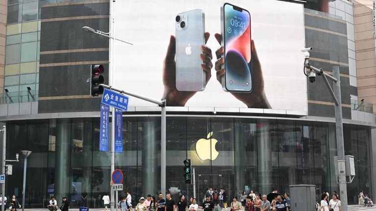 アップルの店舗＝８日、中国・北京/Bloomberg/Getty Images