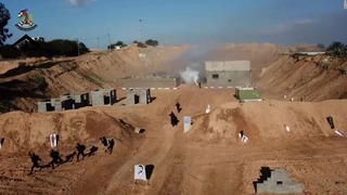 ガザ・イスラエル境界近くで訓練するハマスの戦闘員を捉えた映像の静止画像
