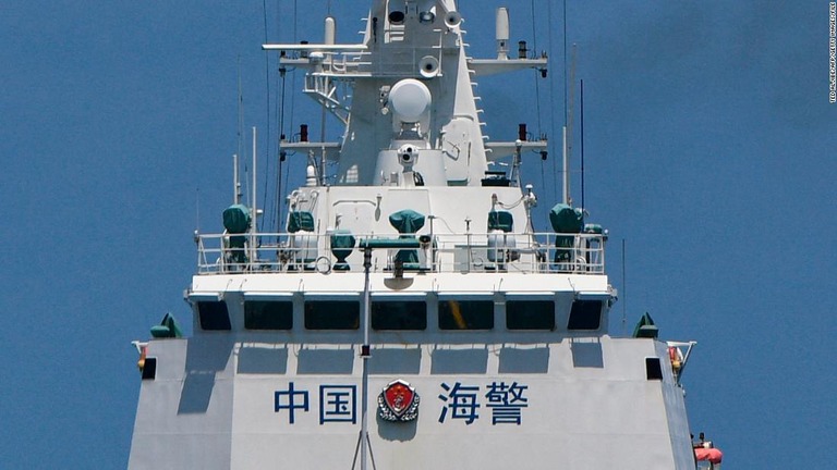 中国とフィリピンが領有権を争う南シナ海で２２日、両国の船舶が衝突した/Ted Aljibe/AFP/Getty Images/FILE