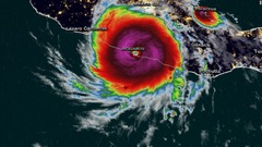 猛烈なハリケーン直撃　全通信が途絶、被害状況把握できず　メキシコ南部アカプルコ