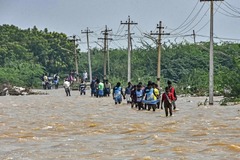 インド南部で豪雨被害、１０人死亡　１晩で半年分の雨量