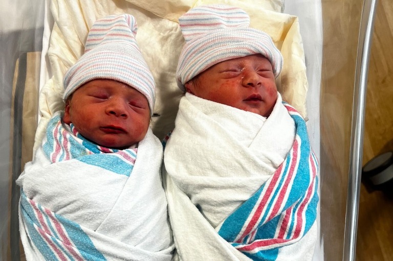 米ニュージャージー州で生まれた双子のエズラちゃんとエゼキエルちゃん/Courtesy Billy Humphrey