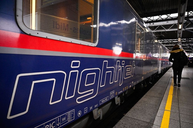 パリとベルリンを直接結ぶ夜行の旅客列車を運行/Laurie Dieffembacq/Belga/AFP/Getty Images