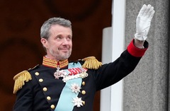 デンマークのフレデリック国王が即位、退位の女王から王位継承