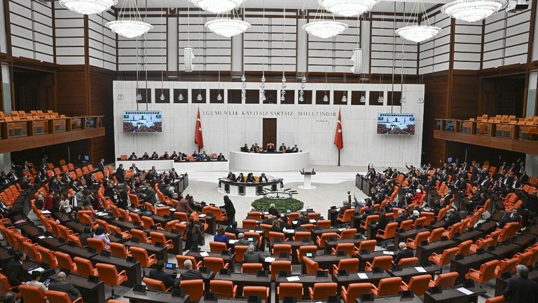 トルコ議会でスウェーデンのＮＡＴＯ加盟を認める法案の採決が行われれた＝２３日、アンカラ/Metin Aktas/Anadolu/Getty Images