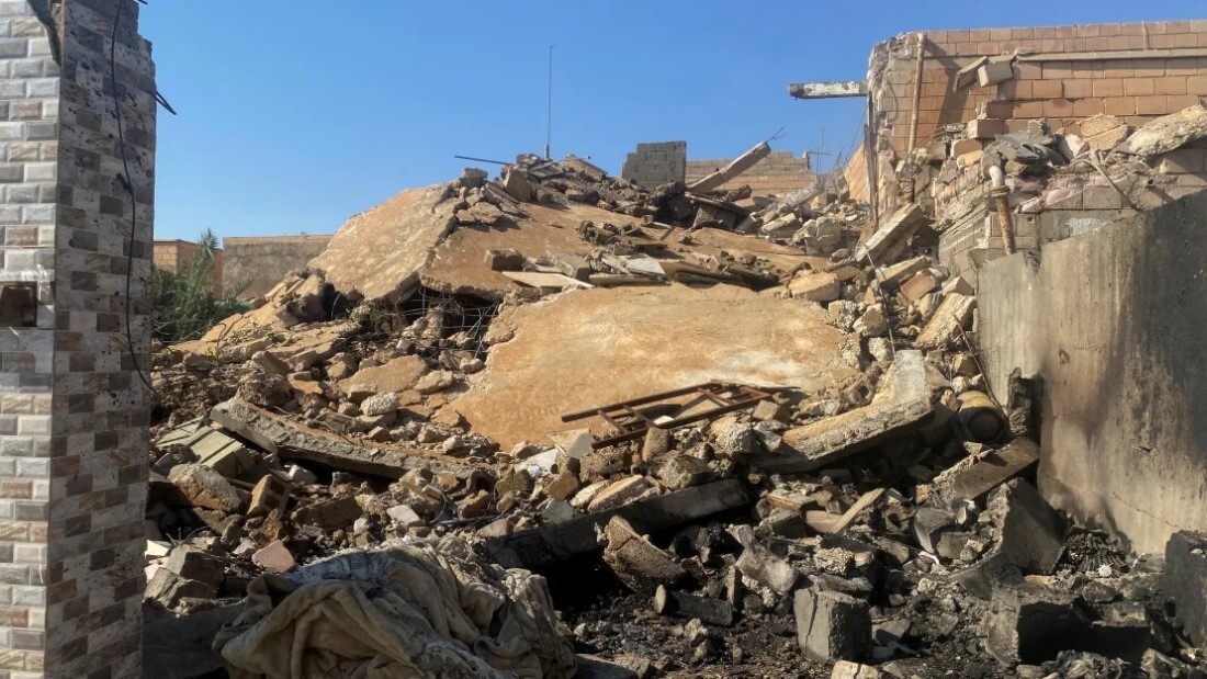 空爆現場の破壊された建物/Stringer/Reuters