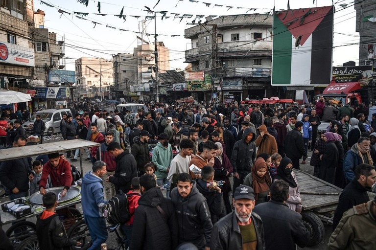 パレスチナ自治区ガザ地区南部ラファの通り＝１０日/Abed Zagout/Anadolu/Getty Images