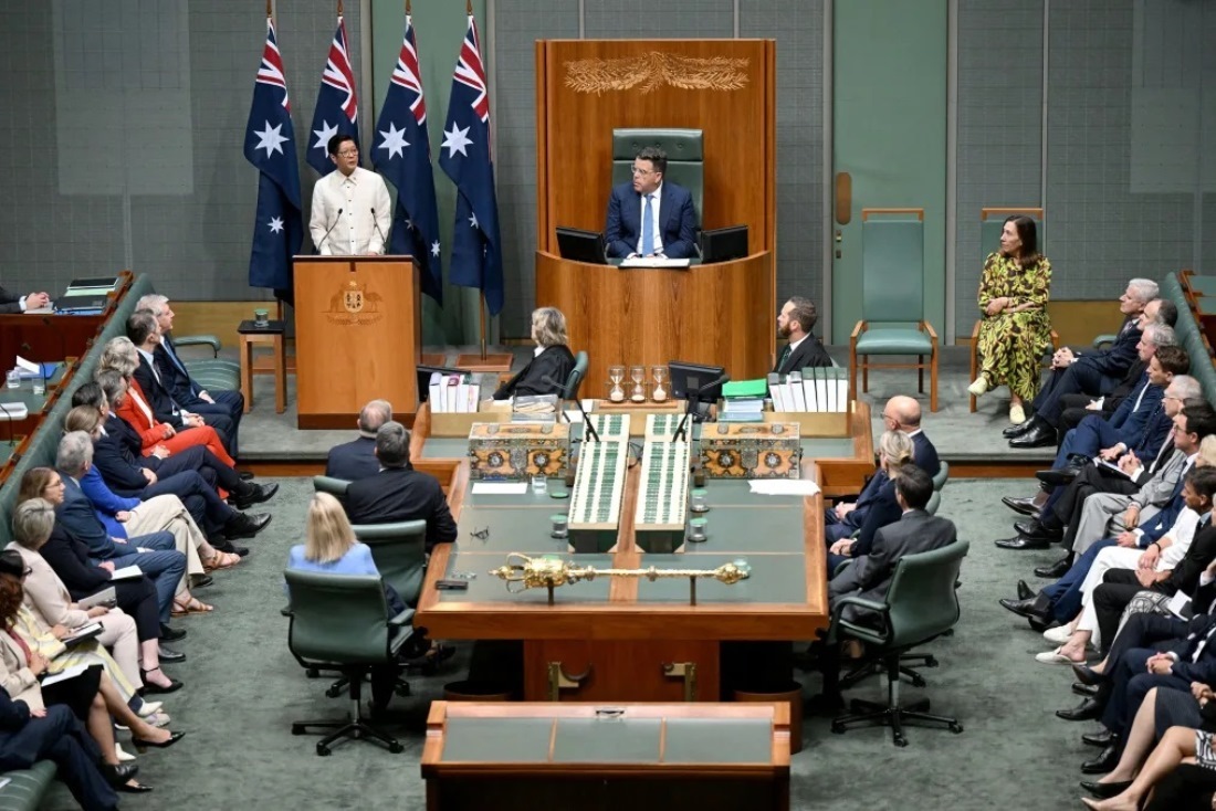 オーストラリア議会で演説するマルコス・ジュニア比大統領/AAP Image/Lukas Coch/Reuters