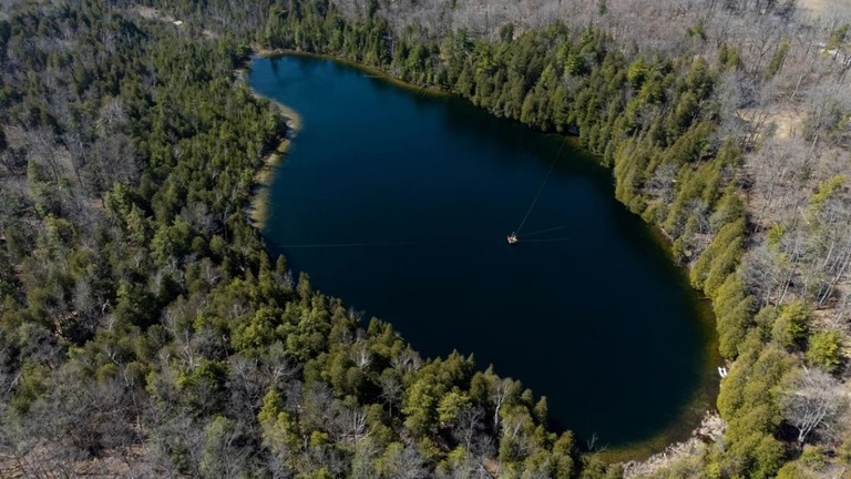 新たに提案された地質時代「人新世」の対象地に選定されたカナダ東部のクロフォード湖/Peter Power/AFP/Getty Images