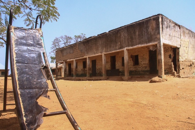 生徒らが武装集団に誘拐された学校＝８日、ナイジェリア/Haidar Umar/AFP/Getty Images via CNN Newsource