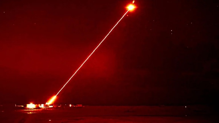 英国がレーザー指向性エネルギー兵器「ドラゴンファイヤ」の試験を実施したと発表/British Defence Ministry