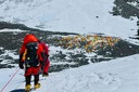 エベレスト登山者に糞便の持ち帰り義務付け、深刻化する排泄物問題に対応