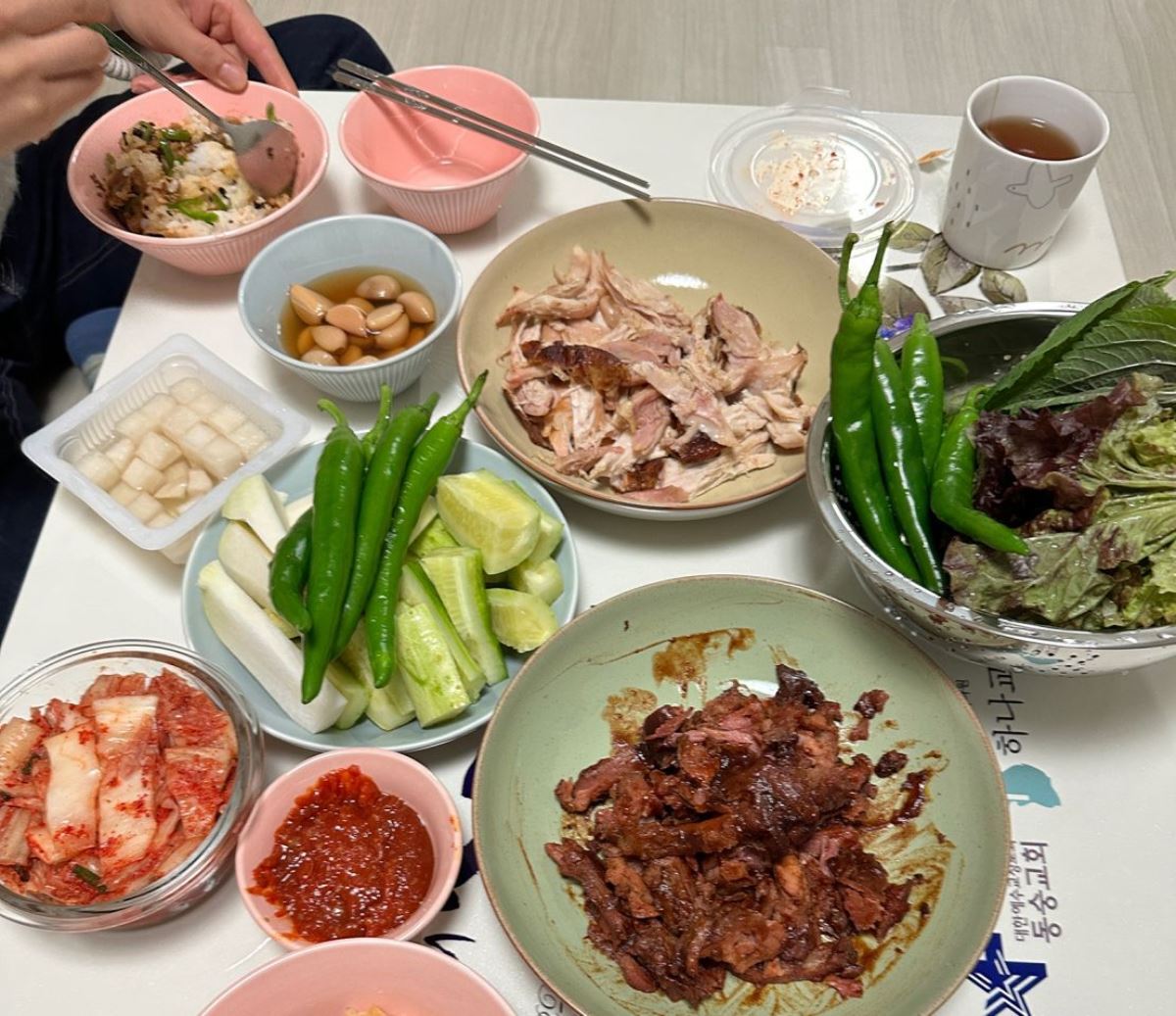 チェランさんが用意した夕食/Yoonjung Seo/CNN