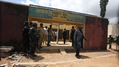 刑務所から１１８人脱走、大雨による施設損壊で　ナイジェリア