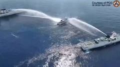 中国船の放水銃でフィリピン船が破損　南シナ海