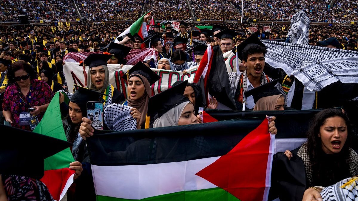 全米各地の大学で卒業式　反イスラエル抗議デモの逮捕者２１００人に