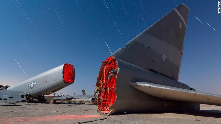 爆撃機Ｂ５２「ストラトフォートレス」の残骸/Troy Paiva