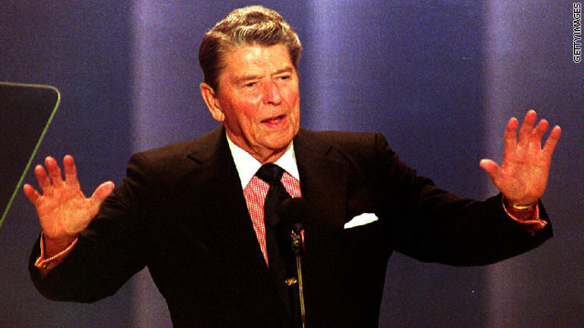 演説するロナルド・レーガン元米大統領