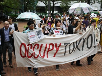 東京都内でも反格差デモが行われた＝１５日