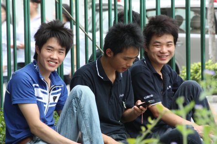 休憩中は屈託のない笑顔を見せる従業員もいたが・・・