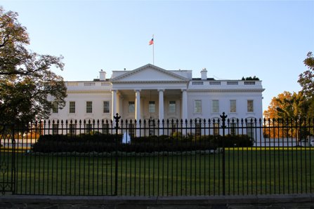 大統領の年収は４０万ドル。だが、それ以上の収入の道も？