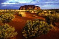 エアーズロック（オーストラリア）　オーストラリア北部準州のエアーズロックは夕日が素晴らしい (C)Per-Andre Hoffmann / age fotosto