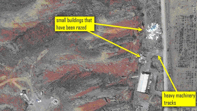 パルチン軍事施設の衛星画像。建物２棟の破壊や重機移動の形跡が確認された＝デジタルグローブ社の提供画像、５月２５日撮影