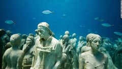 彫刻は一体ずつ別々に、サンゴ礁の形成を促す特殊なセメントで作られた (C) JASON DECAIRES TAYLOR