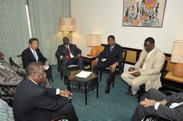 ＥＣＯＷＡＳを代表する３カ国の首脳とバグボ大統領が会談(C)Eric Agnero/CNN