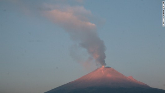 メキシコ市の南東に位置するポポカテペトル山＝Diario Puntual提供