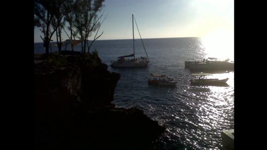 ジャマイカにあるリックス・カフェ。崖から望むカリブ海の夕日で有名
