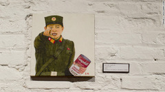 プロパガンダからポップアートへの距離はそう遠くないともいえる。「味見させて」というこの作品は、ポップアートで有名なアンディ・ウォーホル、表現の自由、そして北朝鮮での苦しい生活にささげるものだ