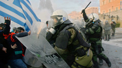 ギリシャ各地でデモ、死者も　ＥＵ首脳会議に合わせ緊縮策に抗議
