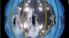 競泳で世界新記録、フランスが金２個　五輪第３日
