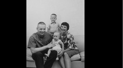 アームストロング氏の家族写真＝１９６３年８月撮影