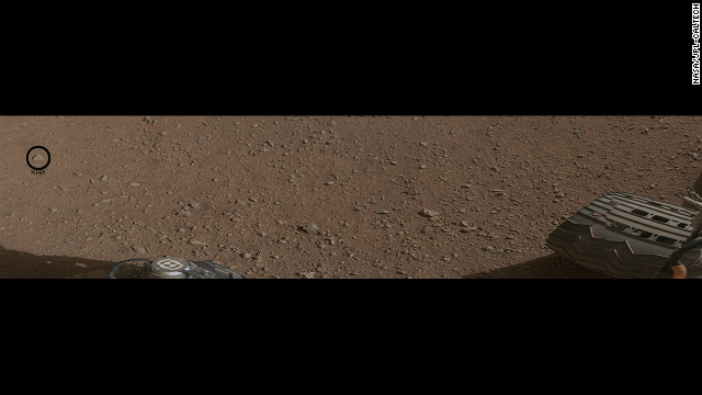 黒い丸で示されているのが、「化学カメラ」の標的となった石。レーザーを照射し、発生するガスから成分を分析する　(C)NASA/JPL-Caltech