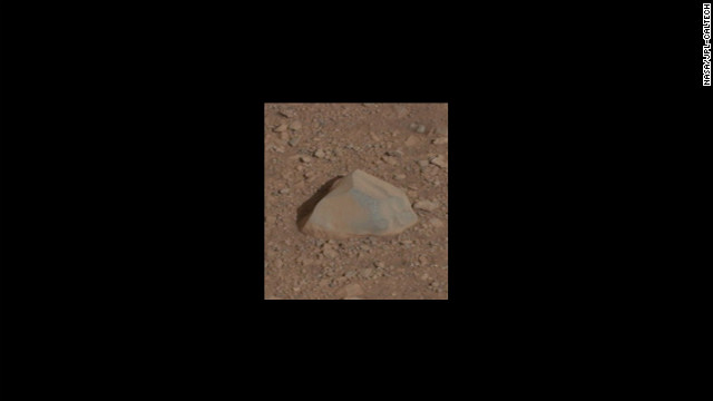 「化学カメラ」による最初の調査対象に選ばれた石　(C)NASA/JPL-Caltech