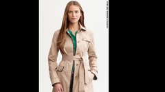 ファッションブランド、バナナリパブリックのサイモン・ニーンズ氏は「セキュリティー検査を素早く済ませるために、ボタン式あるいはぴったりしたカーディガンを選ぶべき」と語る＝同社提供