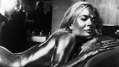 「００７　ゴールドフィンガー」で全身に金粉をぬられて殺された女性を演じたシャーリー・イートン