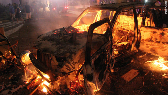 ベンガジの領事館襲撃では大使ら４人が死亡した