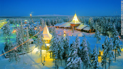 はるか北、フィンランドのロバニエミの「サンタクロースの村」では、サンタ本人が来場者を出迎える＝Rovaniemi Tourism & Marketing Lt提供