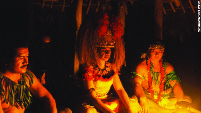 サモアの人々は歌と祈りの儀式と村の祝宴で新年を迎える。サモアの行事は最初と最後に必ず伝統的なカバの儀式が行われる＝Tourism Samao提供