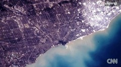 「シカゴ、２０１３年１月２日。時間を見つけて上空から見たカナダの写真ももっと投稿しようと思う」＝NASA/ISS提供