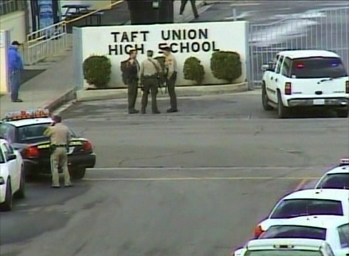 事件のあった米カリフォルニア州西部タフトの高校
