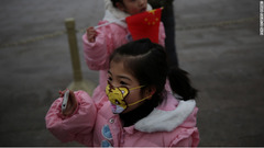 大気汚染から守るため子どもにもマスク＝２９日