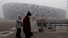 北京五輪の舞台となった「鳥の巣」スタジアムもかすむ＝２９日