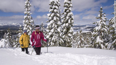 カリフォルニア州のノーススターリゾートでは、スノーシューは立派な競技スポーツだ (C)Northstar California Resort