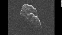 ２０１２年１２月１２日に地球から約６９０万キロの距離を通過した直径４．８キロの小惑星「トータティス」＝NASA/JPL-CALTECH提供