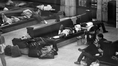 駅舎内でホームレスが生活する１９６０年代の様子　写真提供＝MTA/METRO-NORTH RAILROAD