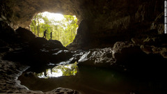 洞窟内を流れるケイブス・ブランチ川では、タイヤチューブを使った川下りが楽しめる　写真提供＝BELIZE TOURISM BOARD